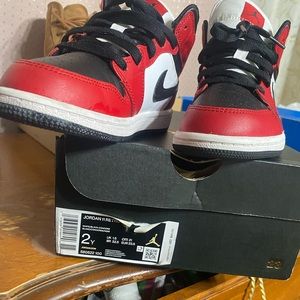 Preschool jordan 1 " chicago blck toe " size 2Y